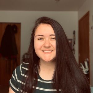 Meet your Posher, Chloe